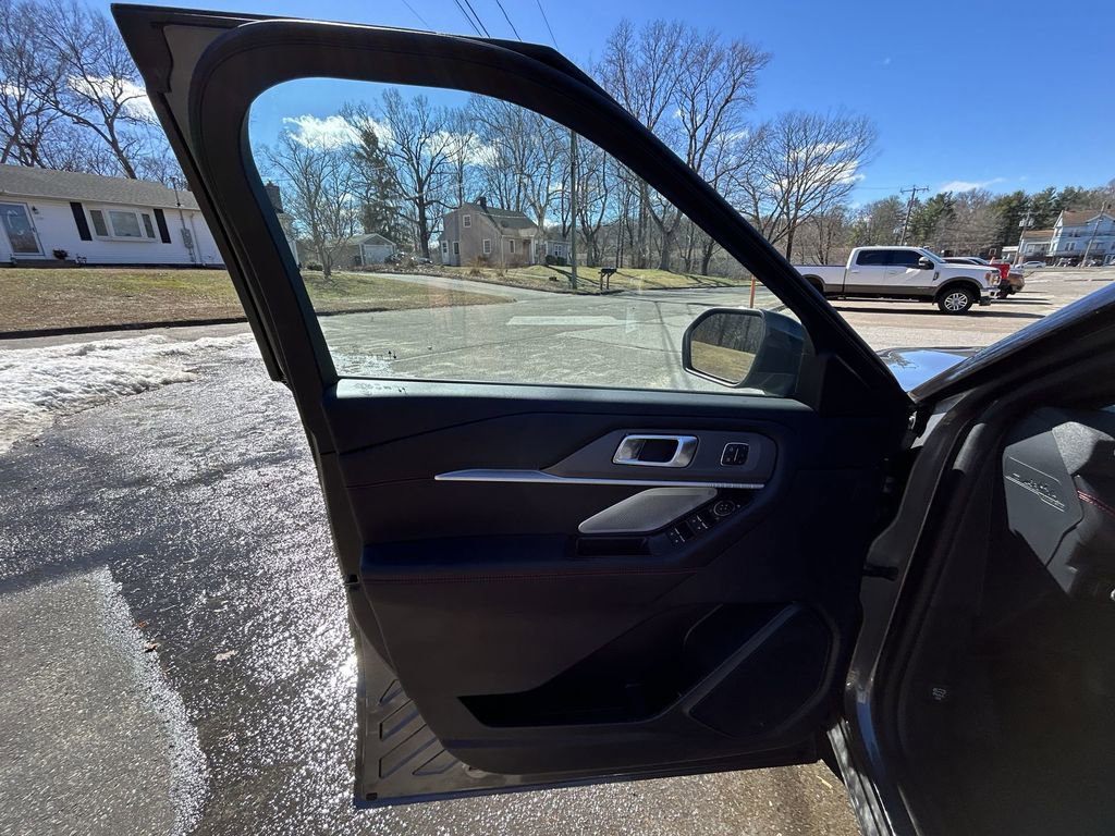 Used 2025 Ford Explorer ST image 13