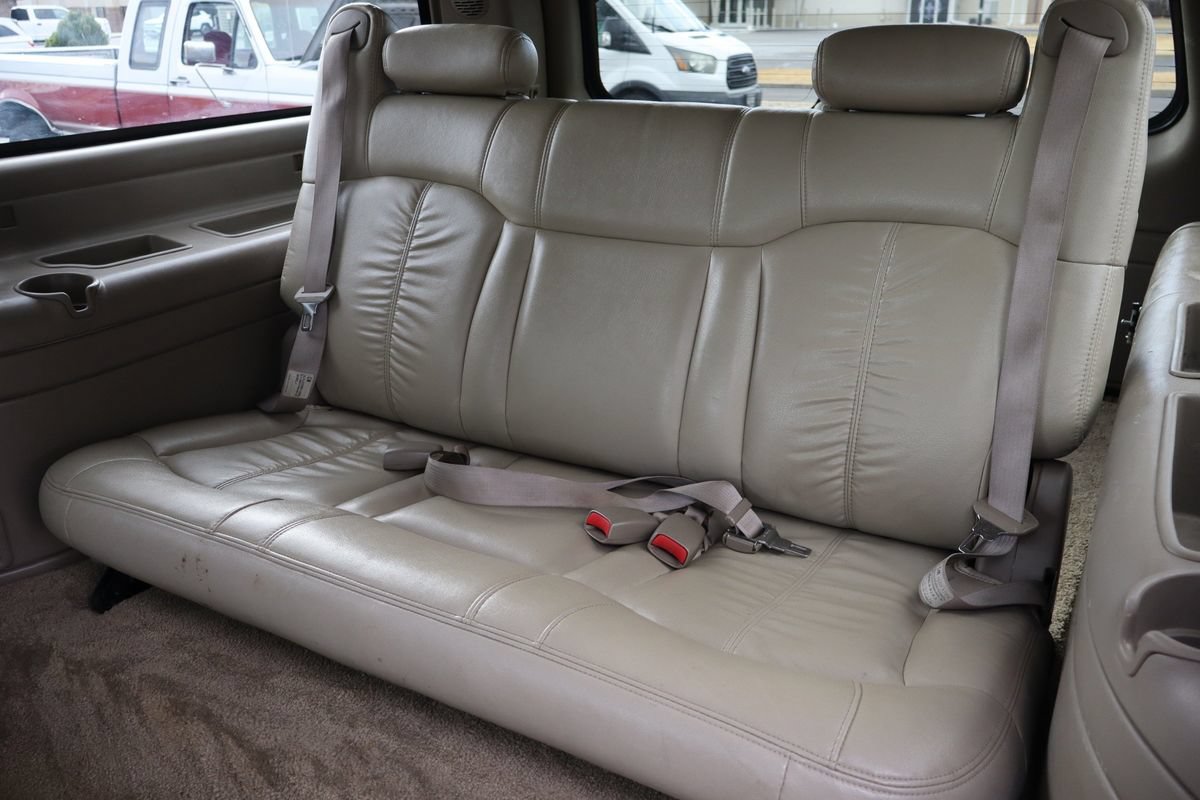 Used 2002 Chevrolet Suburban 2500 LT AWD/4WD image 21
