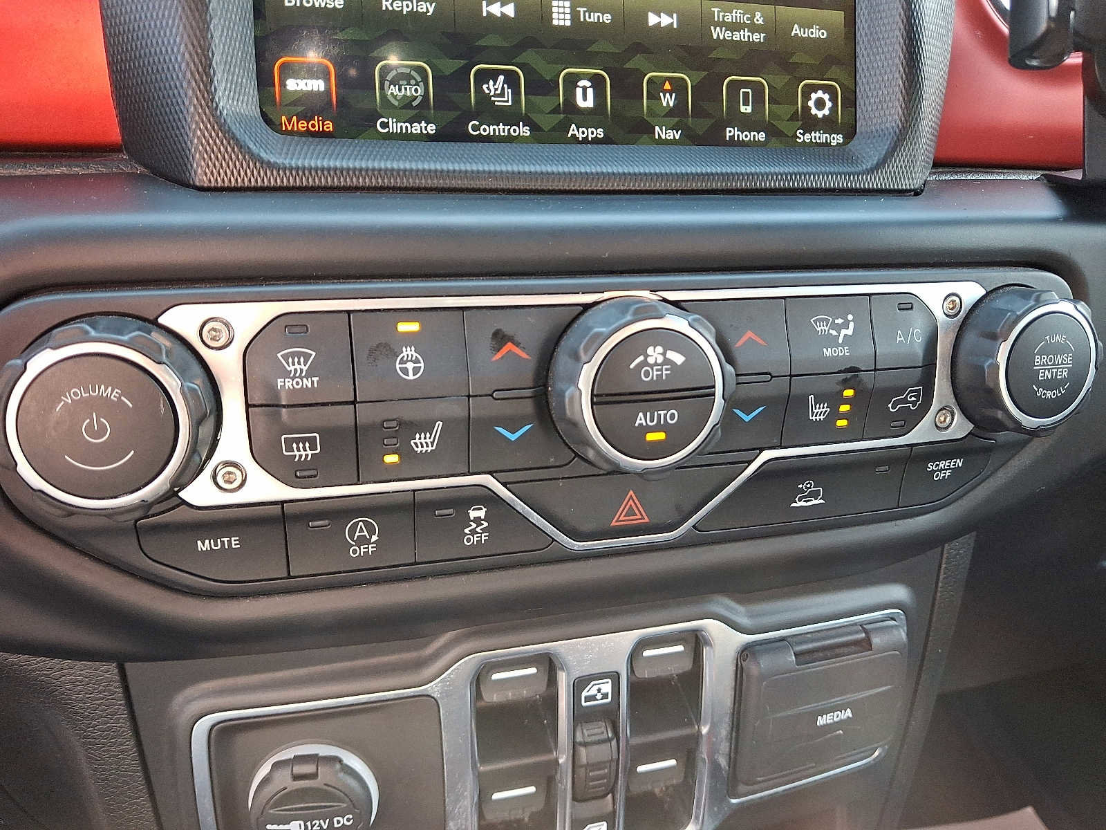 Used 2022 Jeep Wrangler Unlimited Rubicon w/ Cold Weather Group image 18