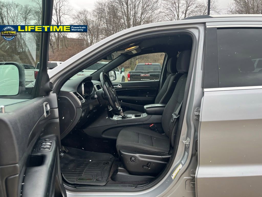 Used 2018 Jeep Grand Cherokee Laredo image 19