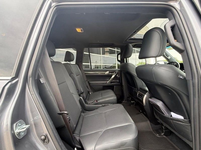 Used 2022 Lexus GX 460 Luxury w/ Sport Design Package AWD/4WD image 11