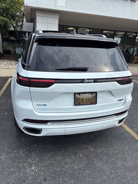 Used 2023 Jeep Grand Cherokee Summit AWD/4WD image 10