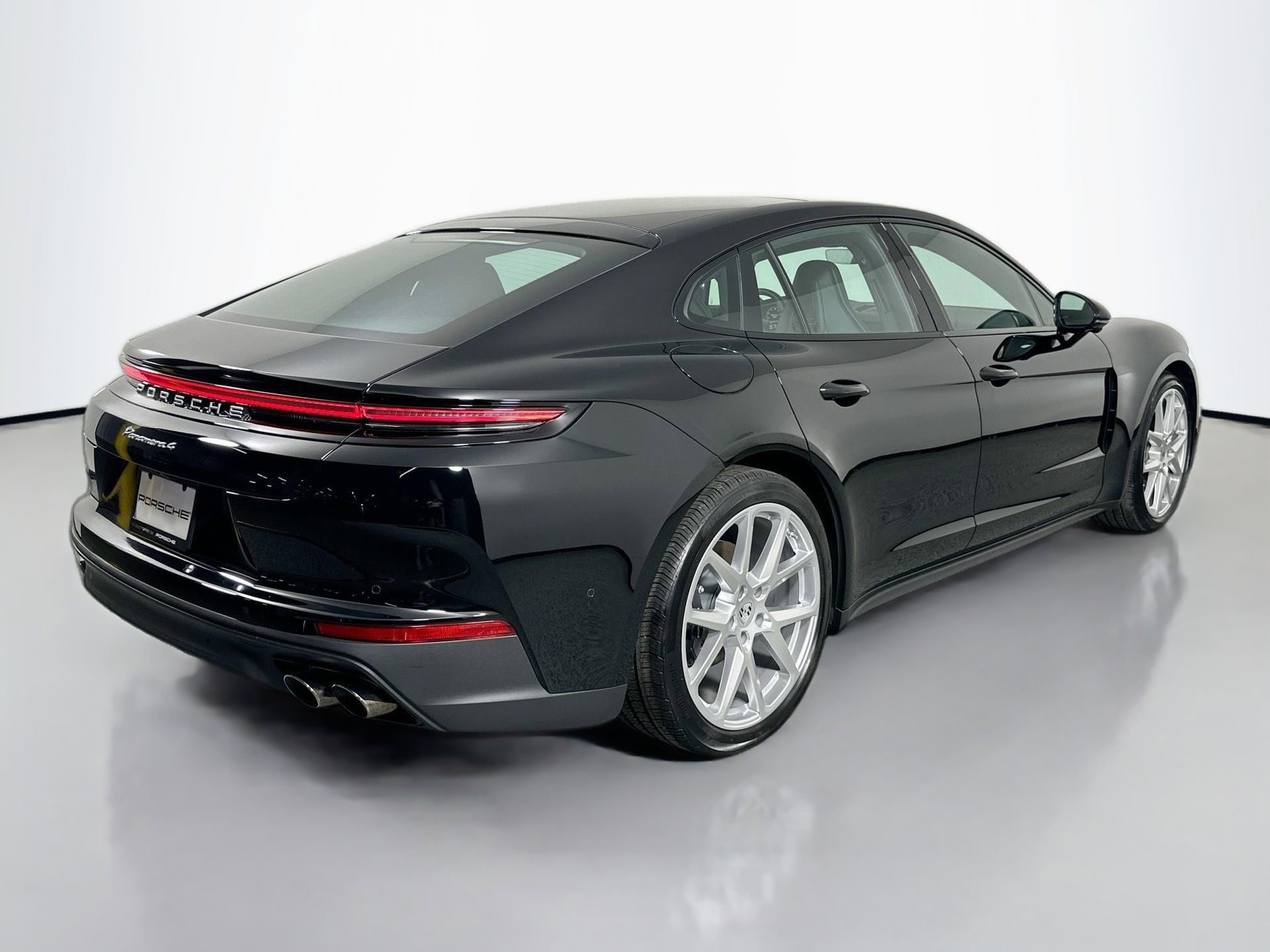 Certified 2025 Porsche Panamera 4 image 7