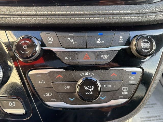 Used 2025 Chrysler Pacifica Limited image 21