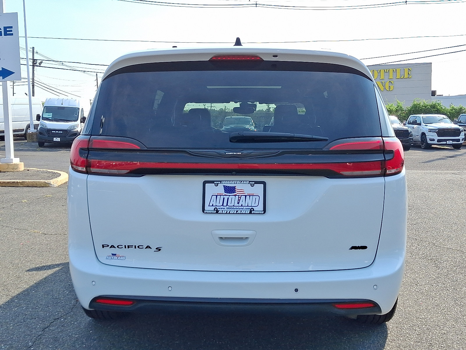 Certified 2023 Chrysler Pacifica Touring-L w/ S Appearance Package AWD/4WD image 6