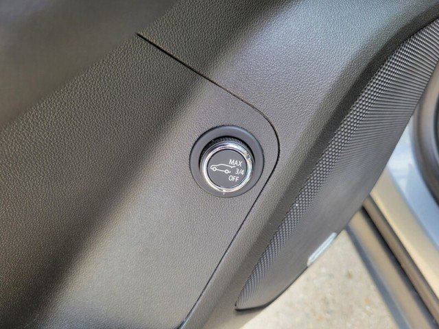 Used 2023 GMC Acadia Denali w/ Denali Ultimate Package image 17