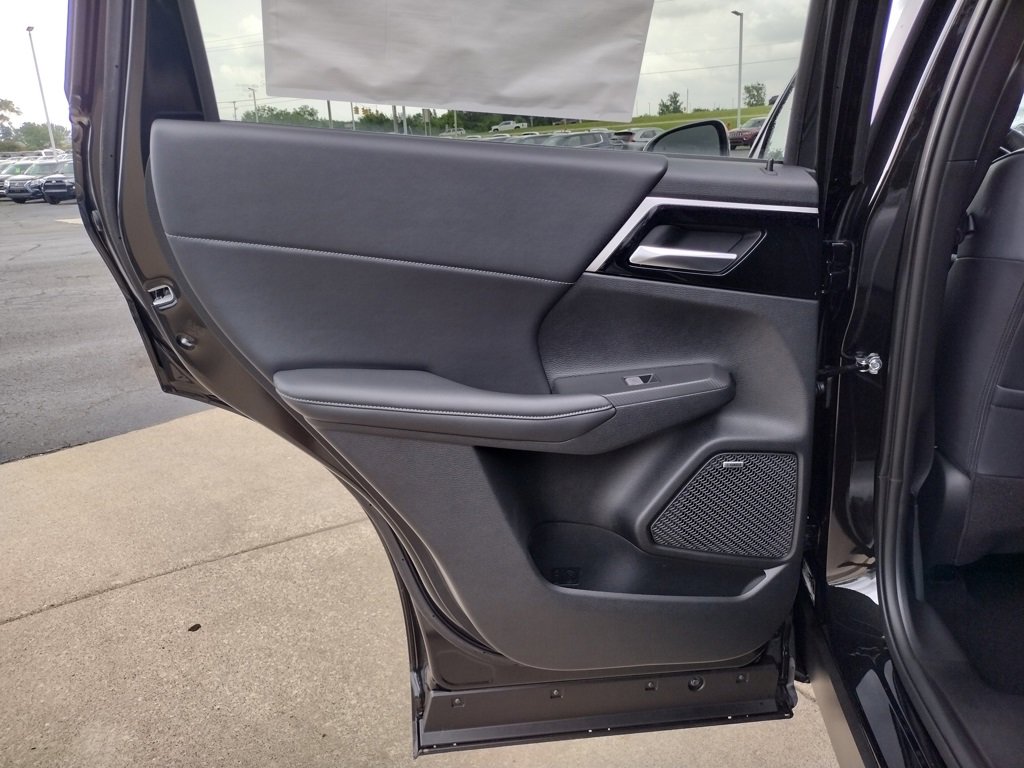 New 2025 Mitsubishi Outlander SE image 30