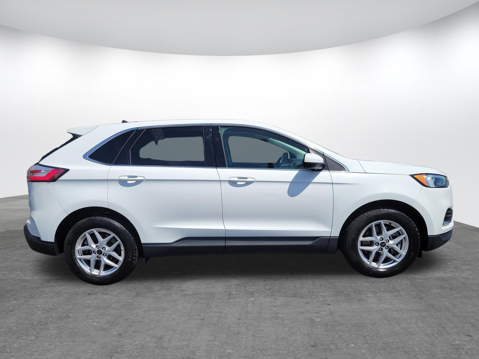Used 2024 Ford Edge SEL AWD/4WD image 2