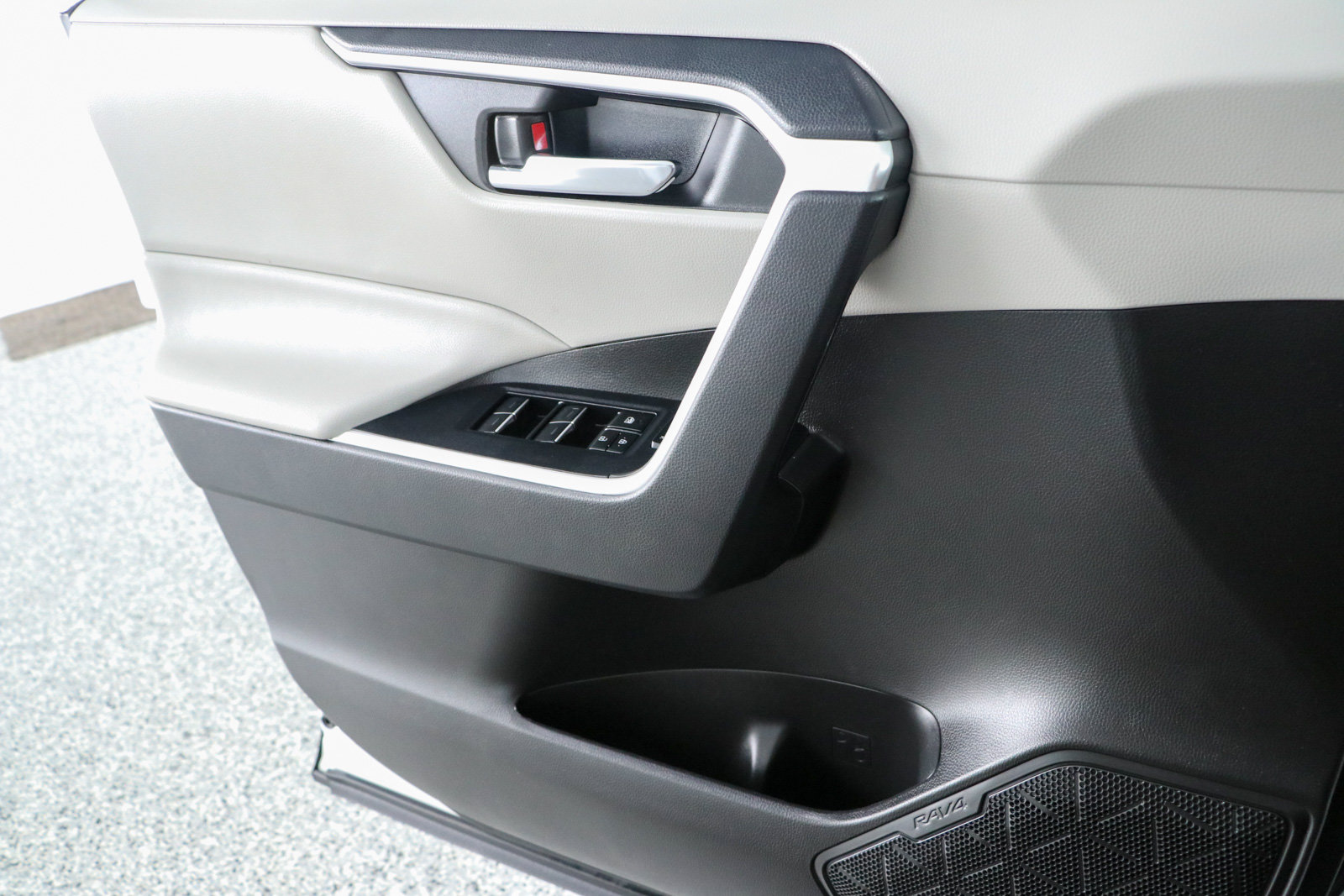 Used 2022 Toyota RAV4 XLE FWD image 21