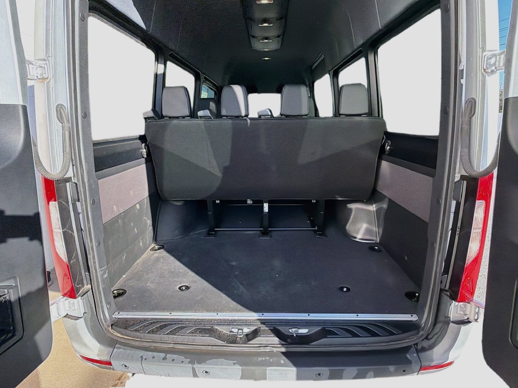 Used 2024 Mercedes-Benz Sprinter 2500 image 25
