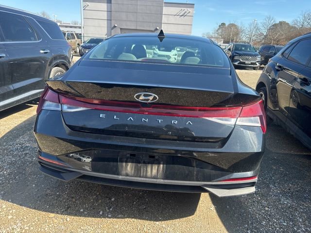 Used 2022 Hyundai Elantra SEL w/ Preferred Accessory Package image 9