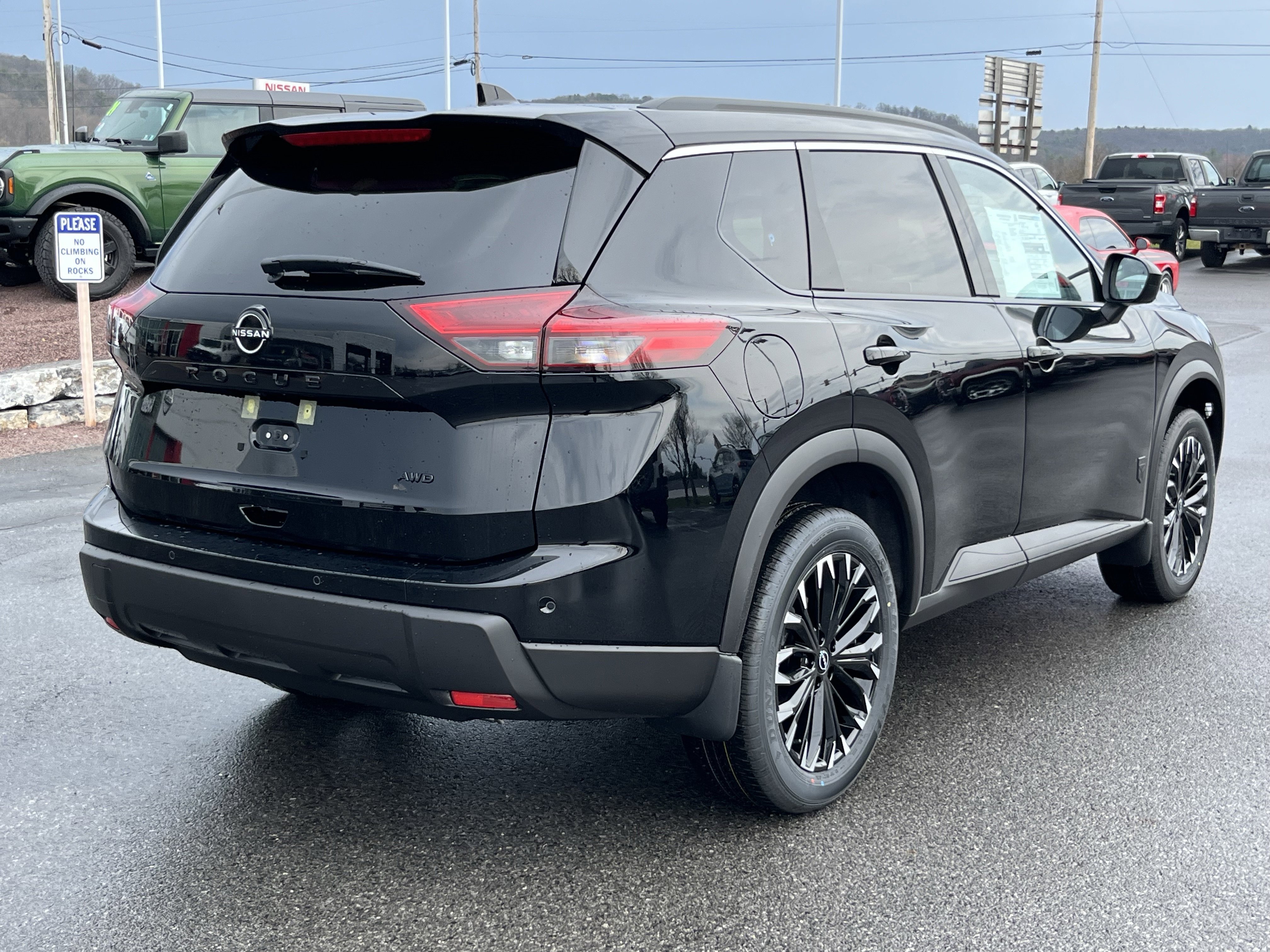 New 2026 Nissan Rogue SV image 5