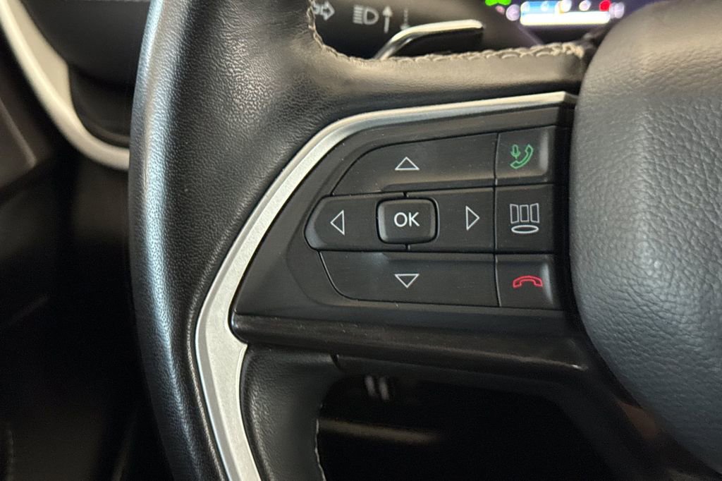 Used 2022 Jeep Grand Cherokee L Laredo AWD/4WD image 29