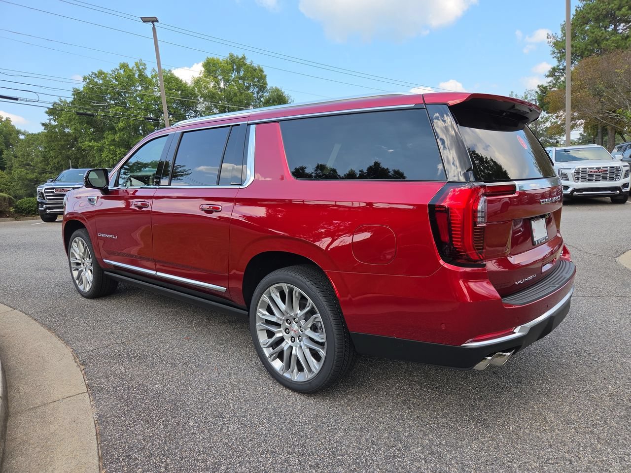 New 2026 GMC Yukon XL Denali w/ Denali Reserve Package AWD/4WD image 6