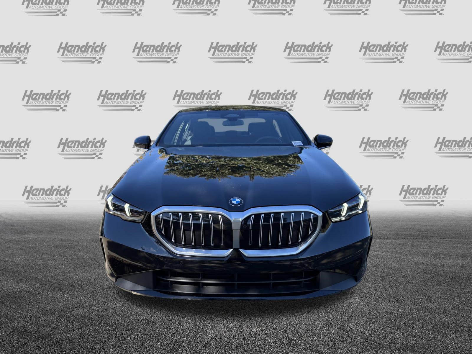Used 2025 BMW 530i xDrive w/ Premium Package AWD/4WD image 3