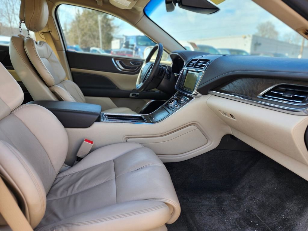 Used 2017 Lincoln Continental Select w/ Climate Package image 11