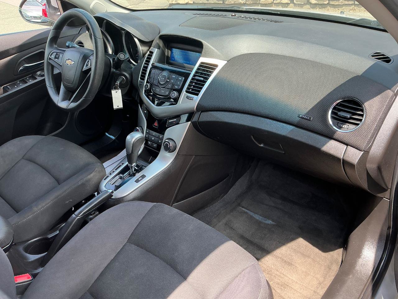 Used 2015 Chevrolet Cruze LT FWD image 9