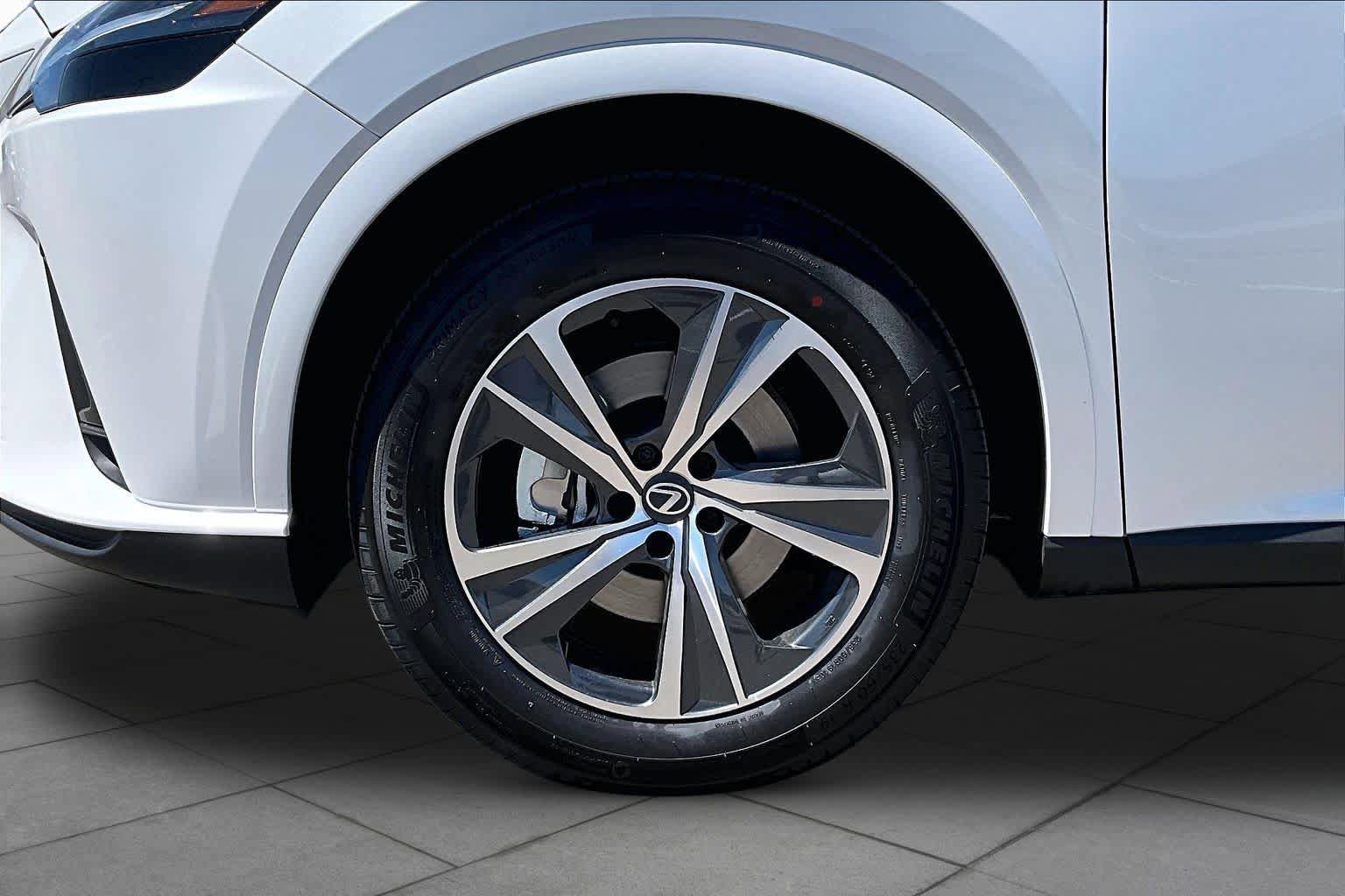 New 2026 Lexus RX 350h AWD/4WD image 11