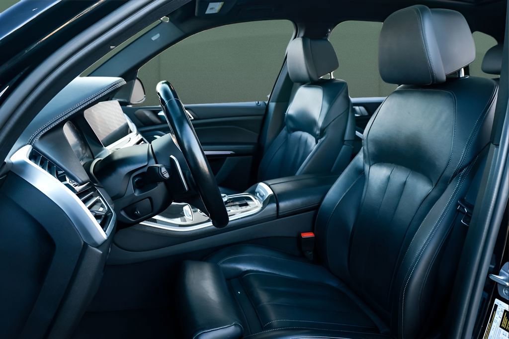 Used 2022 BMW X5 M50i w/ Premium Package AWD/4WD image 2