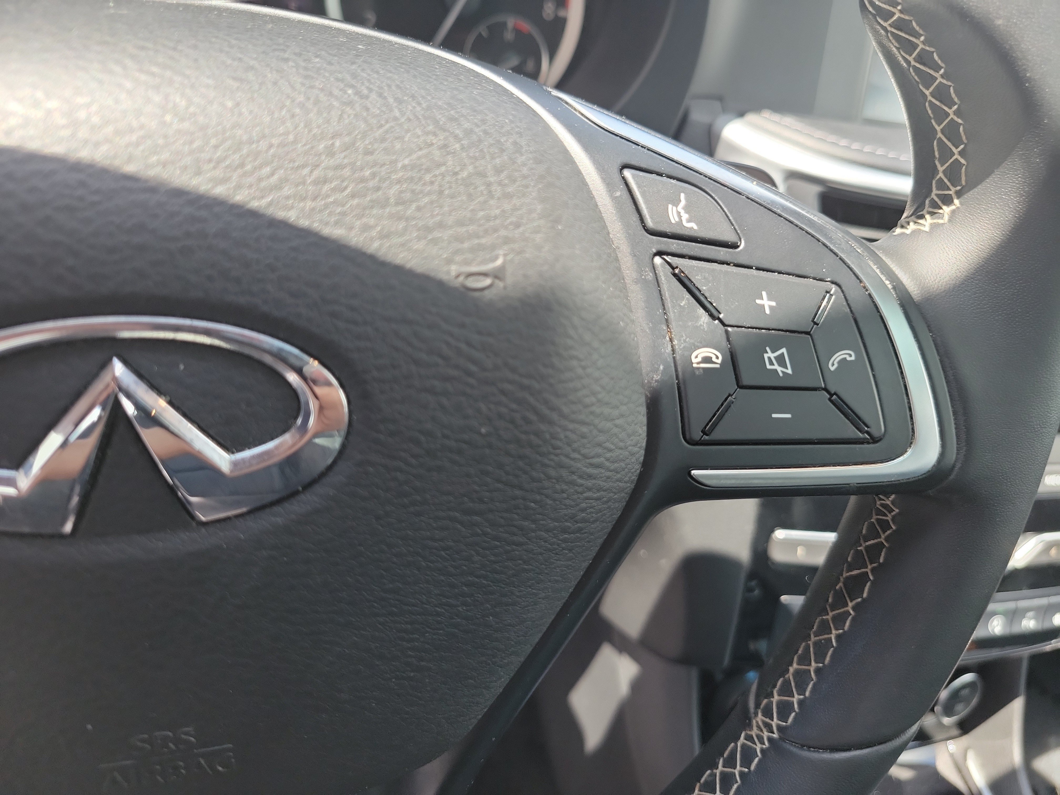 Used 2019 INFINITI QX30 w/ Cargo Package FWD image 26