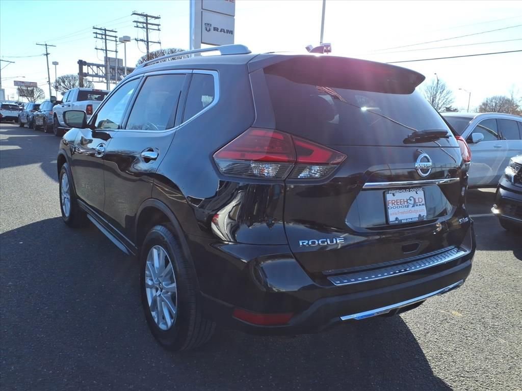 Used 2017 Nissan Rogue SV AWD/4WD image 4