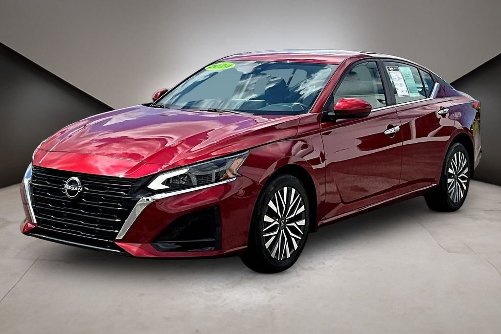 Certified 2024 Nissan Altima 2.5 SV w/ SV Premium Package AWD/4WD image 3