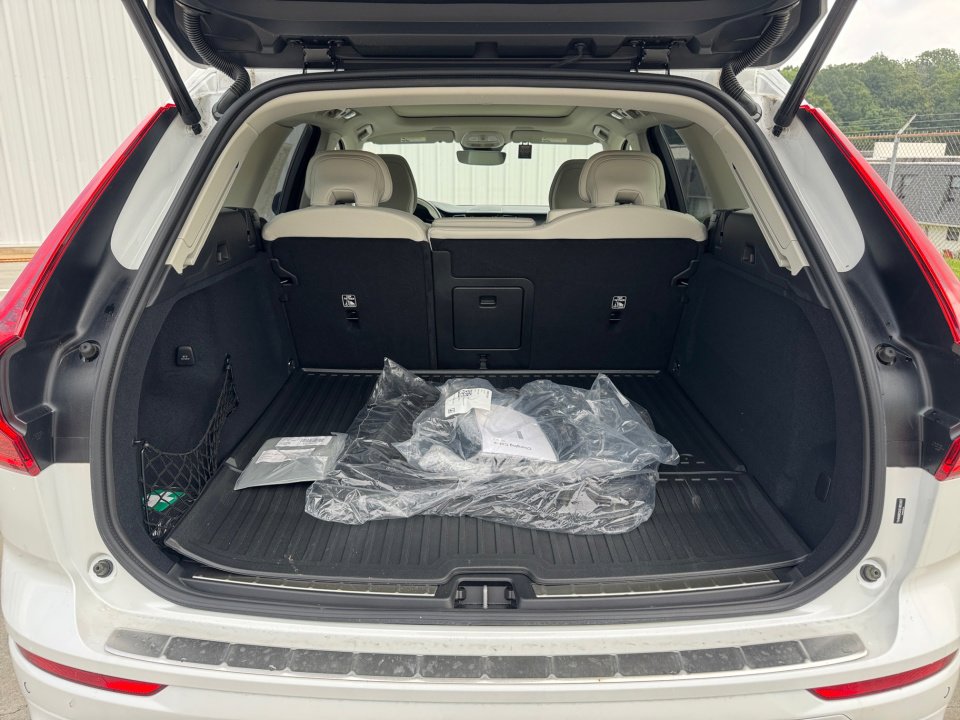 New 2025 Volvo XC60 T8 Plus w/ Protection Package Premier image 15