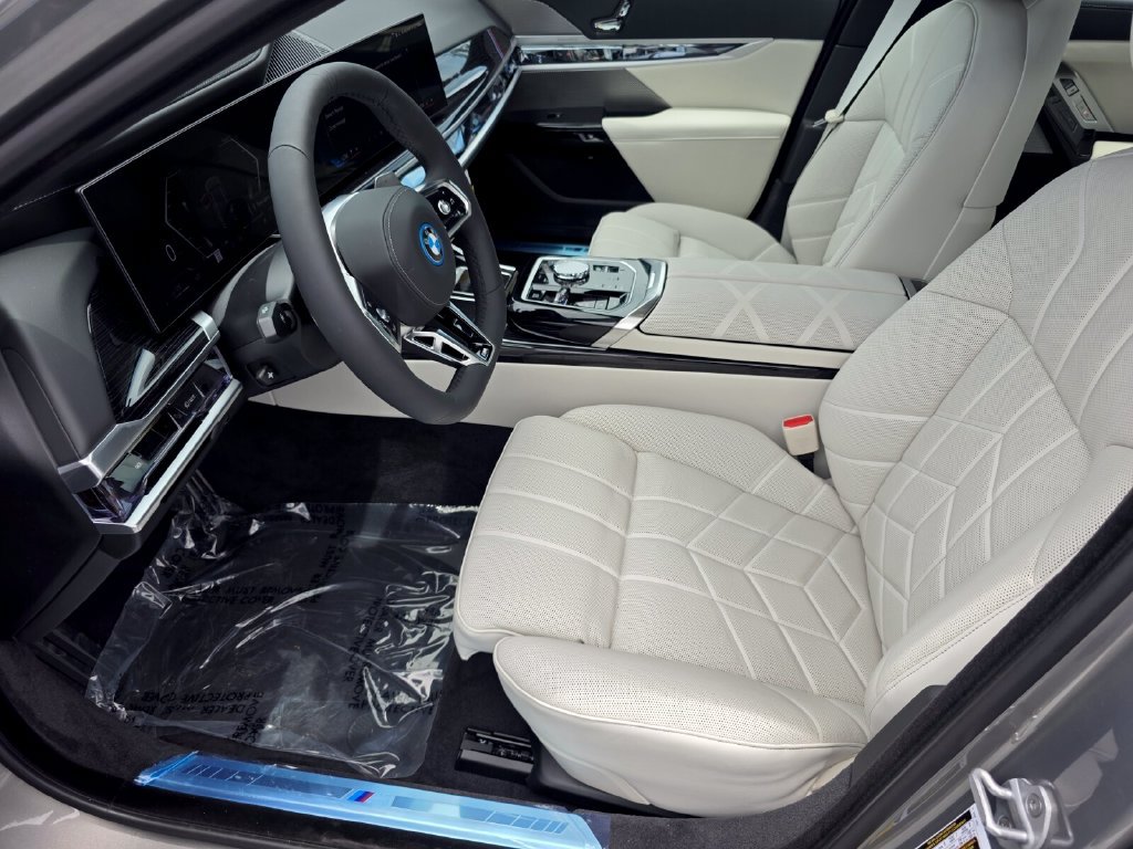New 2026 BMW 750e xDrive w/ Executive Package AWD/4WD image 7