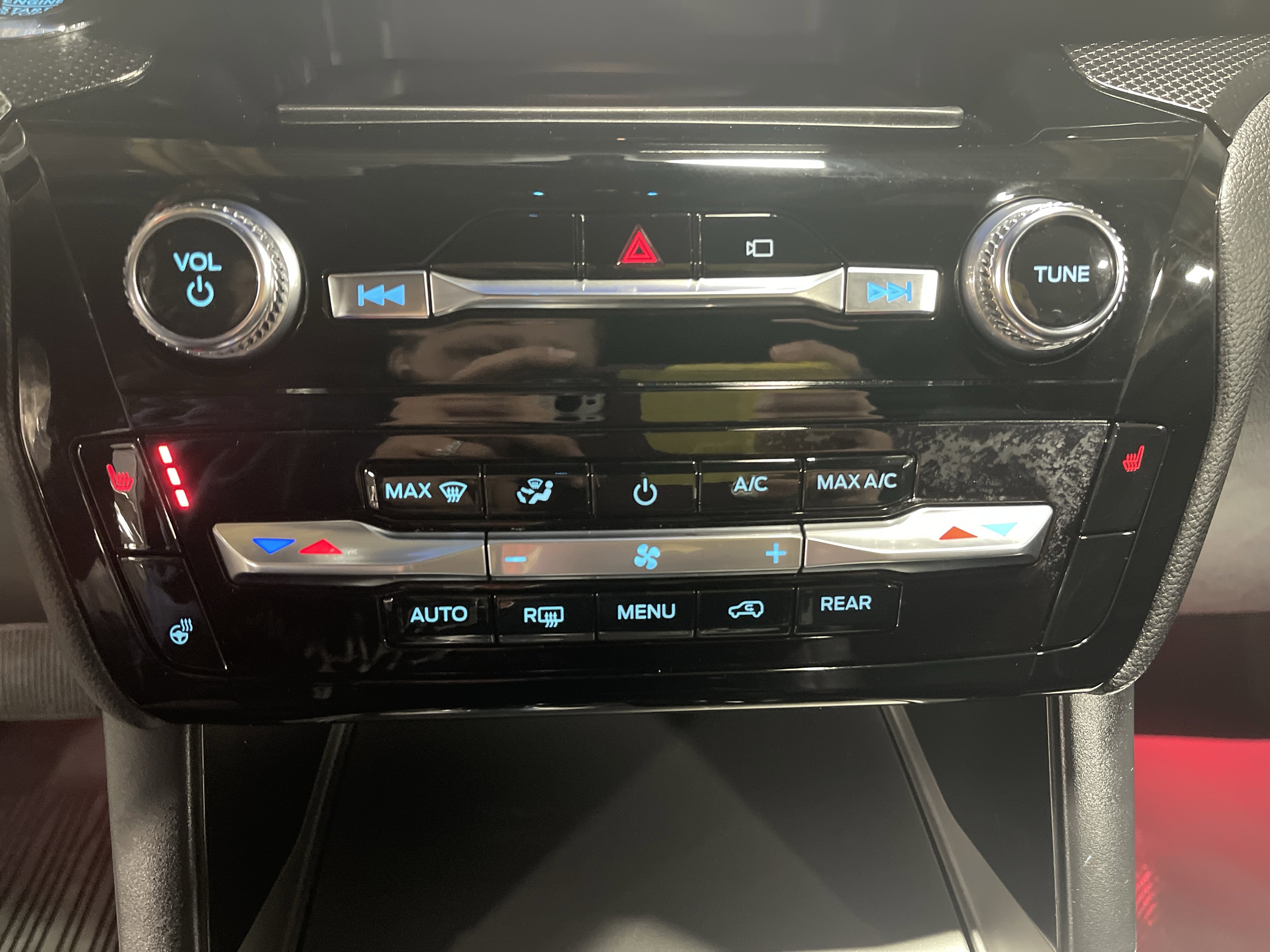 Used 2022 Ford Explorer ST-Line image 25