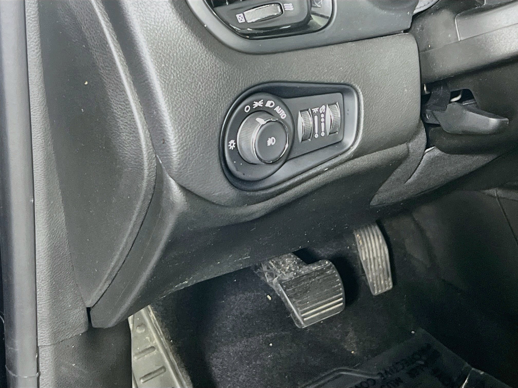 Used 2022 Jeep Renegade Altitude w/ Convenience Group AWD/4WD image 10