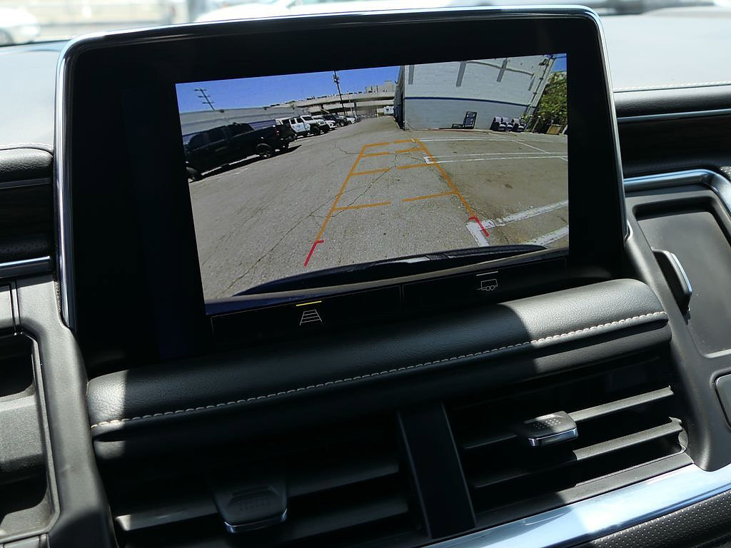 Used 2024 Chevrolet Suburban Premier RWD image 19
