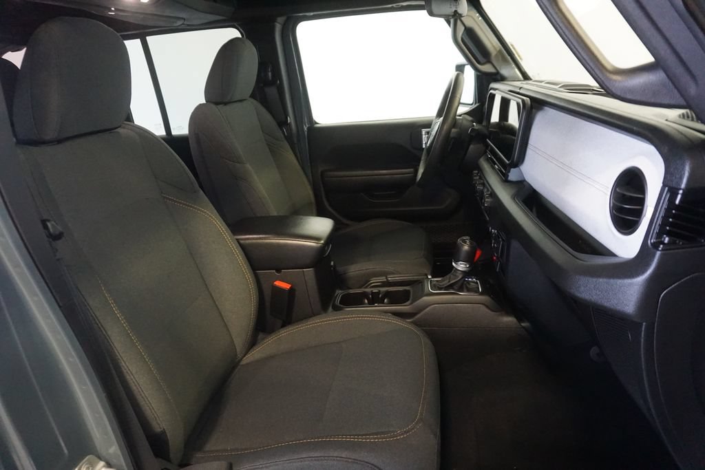 Used 2024 Jeep Wrangler Unlimited AWD/4WD image 23