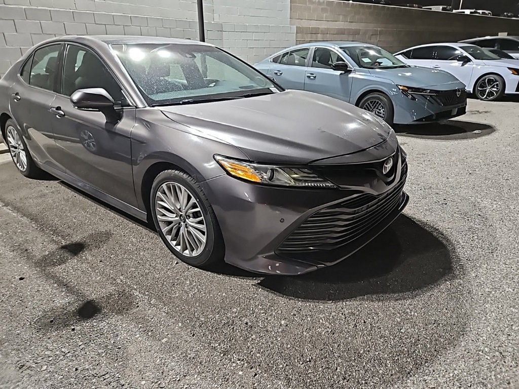 Used 2018 Toyota Camry XLE image 3