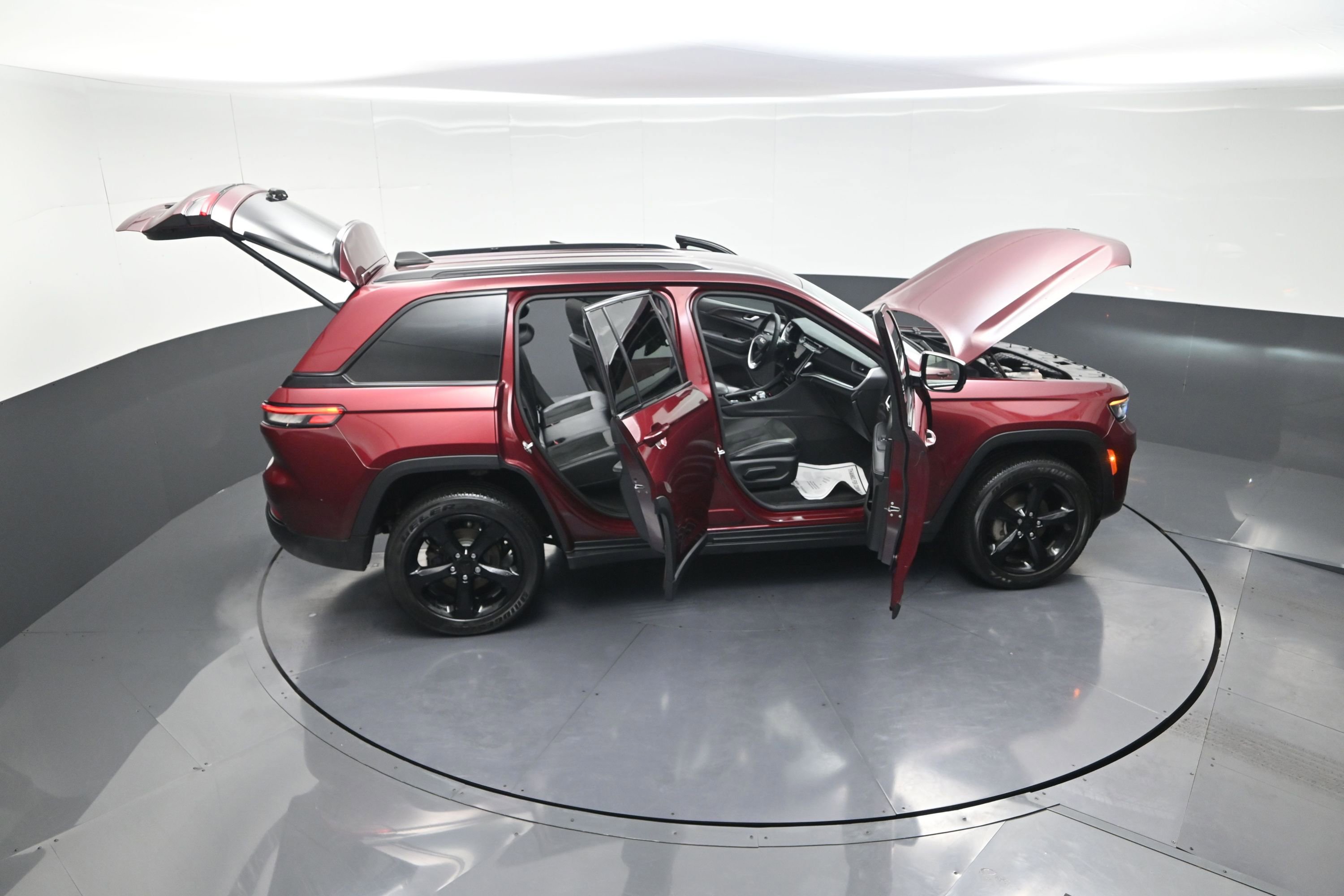 Used 2023 Jeep Grand Cherokee Altitude image 14