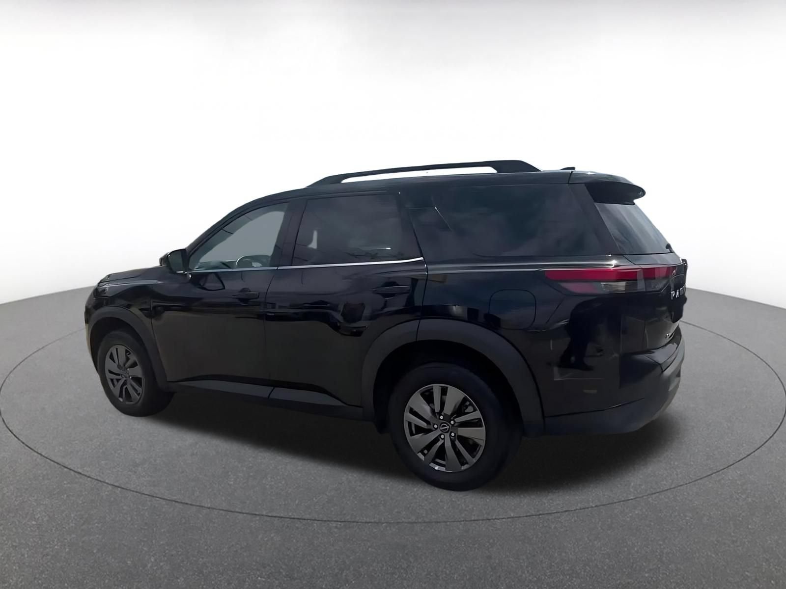 Used 2025 Nissan Pathfinder SV AWD/4WD image 10