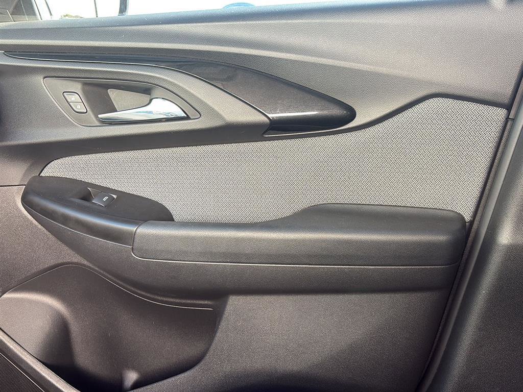 Used 2023 Chevrolet TrailBlazer LS image 15