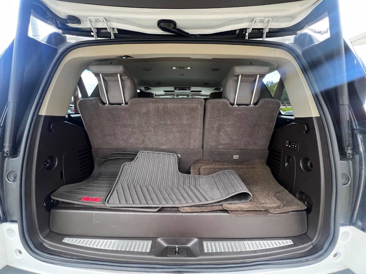 Used 2015 GMC Yukon Denali w/ Premium Package image 16