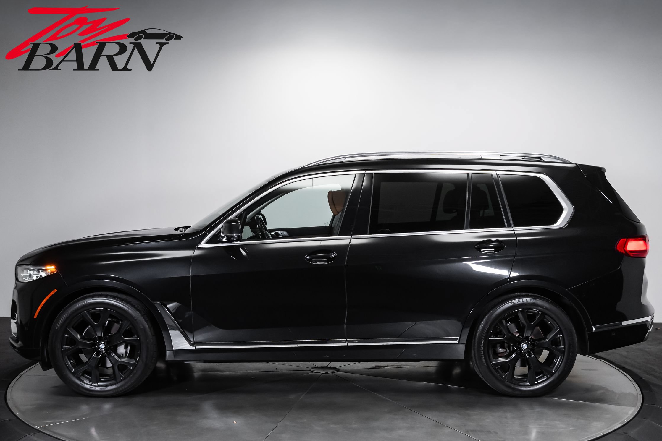 Used 2022 BMW X7 xDrive40i w/ Premium Package AWD/4WD image 2
