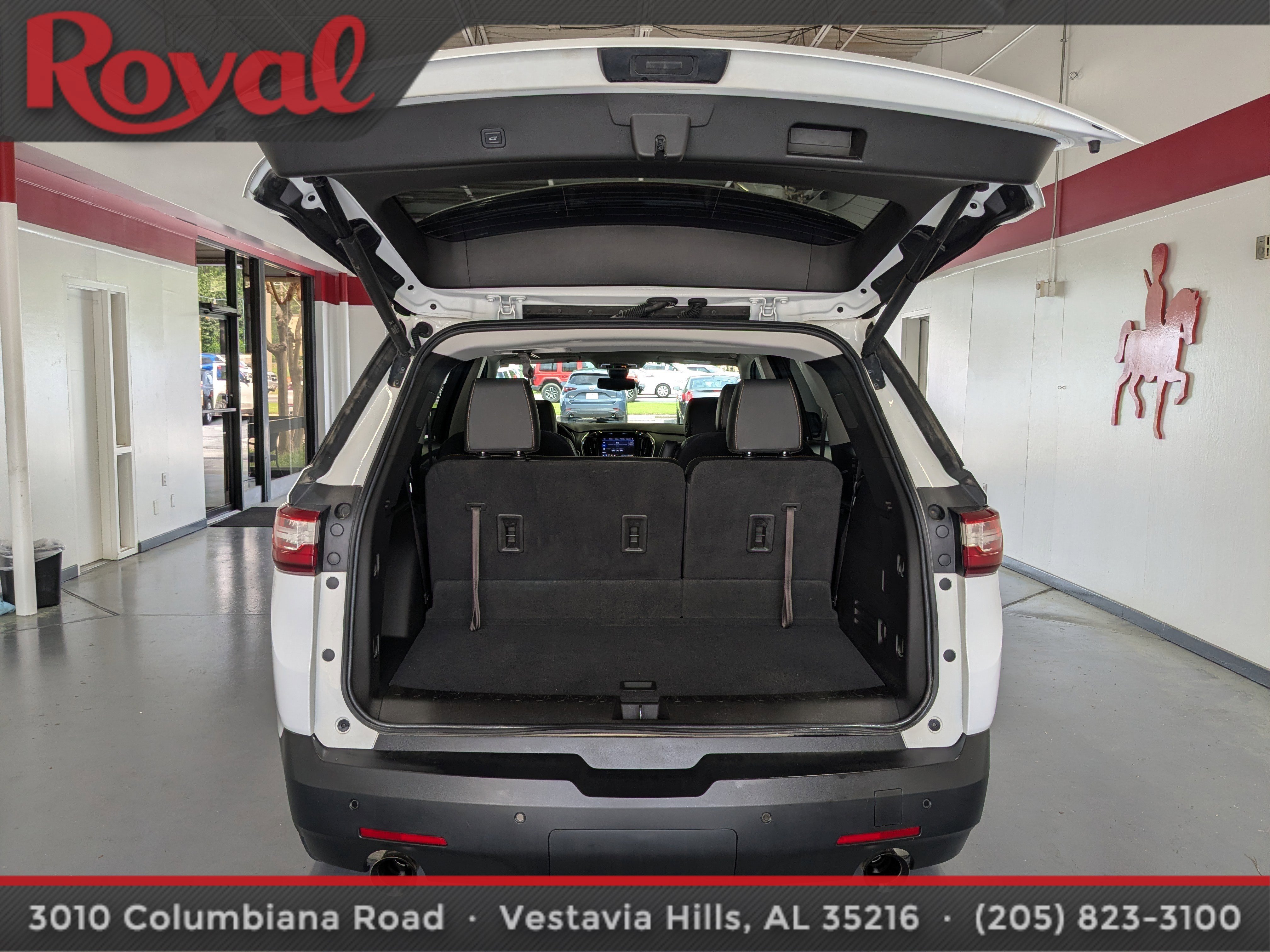 Used 2020 Chevrolet Traverse LT w/ LT Premium Package image 12