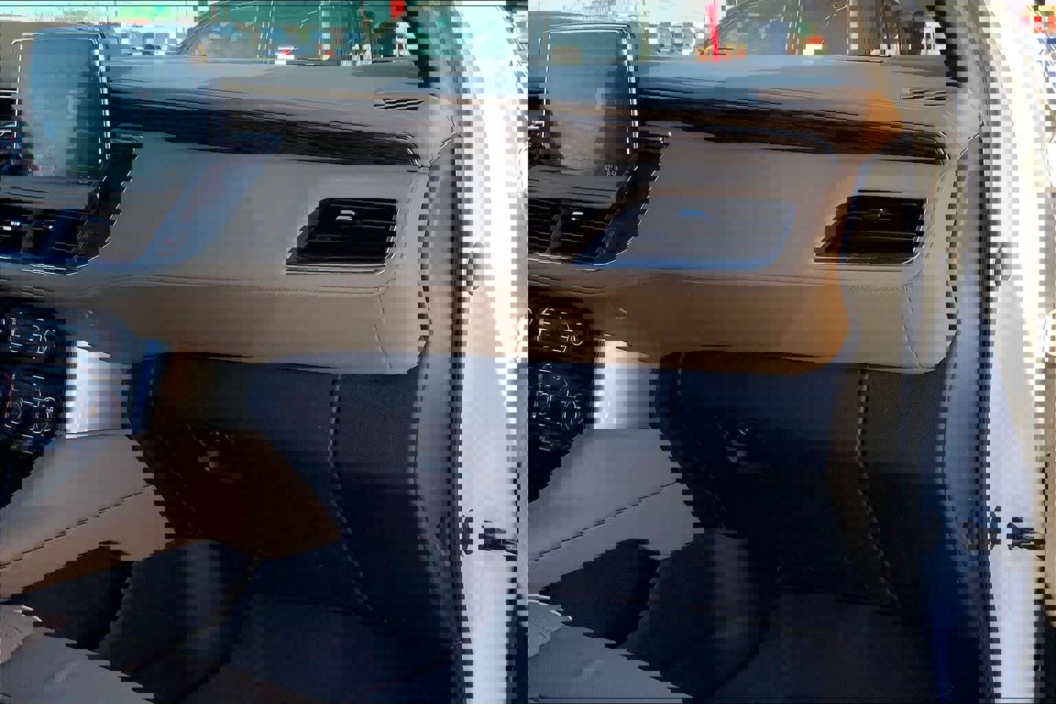 Used 2021 Chevrolet Suburban Premier w/ Premium Package image 19