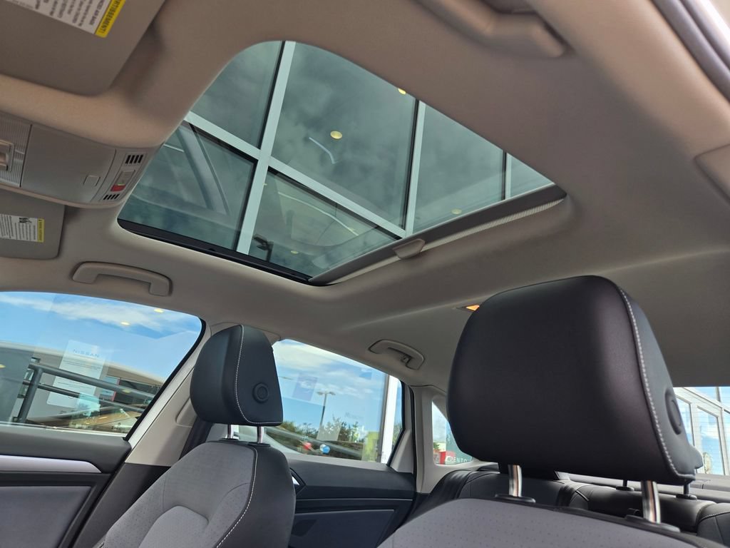 Used 2025 Volkswagen Jetta SE FWD image 18