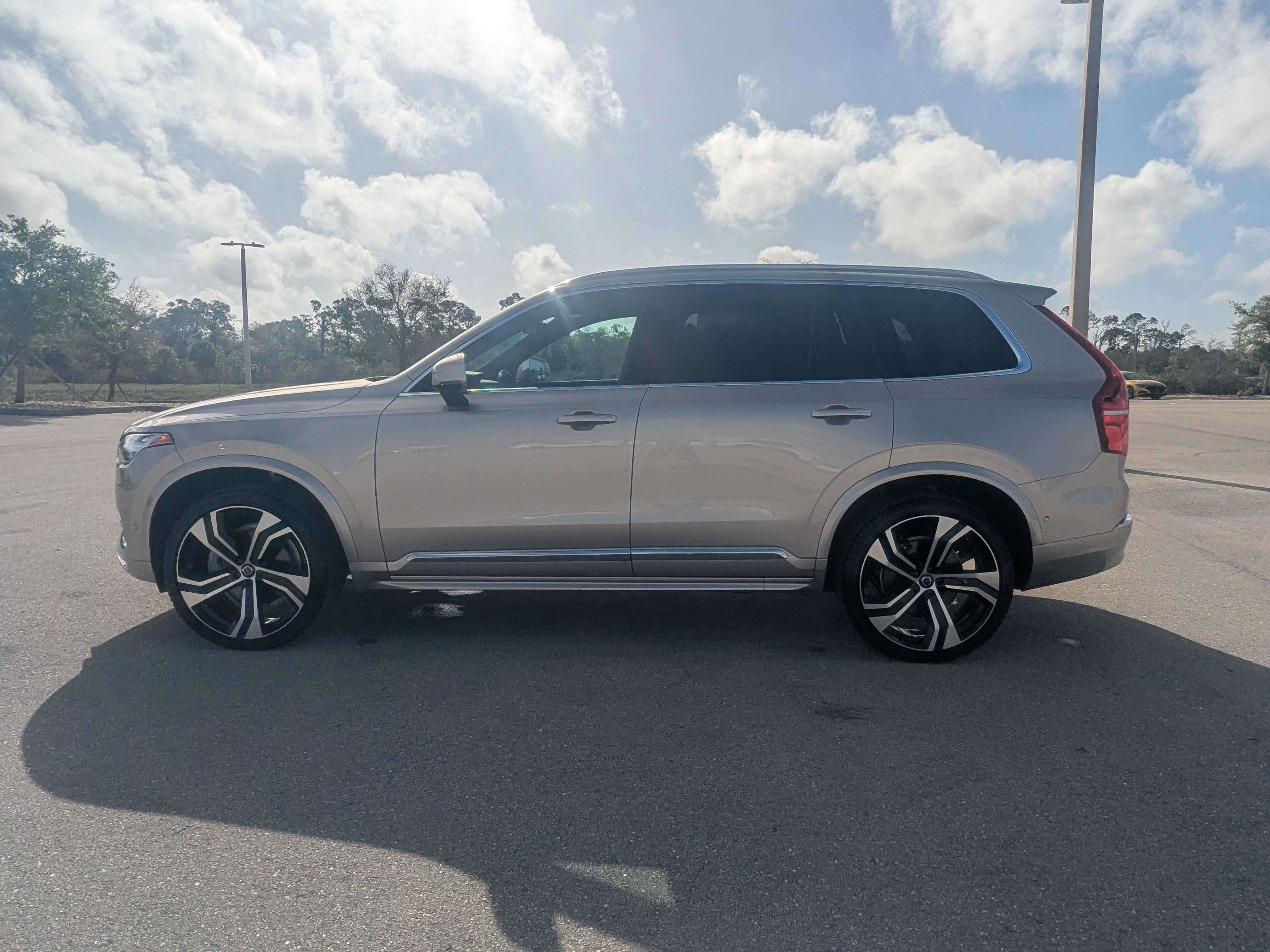 Used 2025 Volvo XC90 B6 Ultra w/ Protection Package Premier AWD/4WD image 8