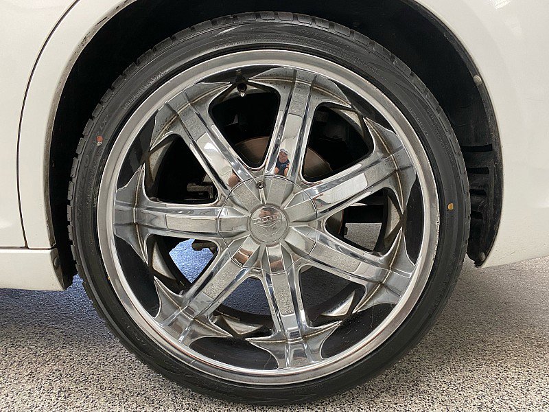 Used 2013 Chrysler 300 image 23