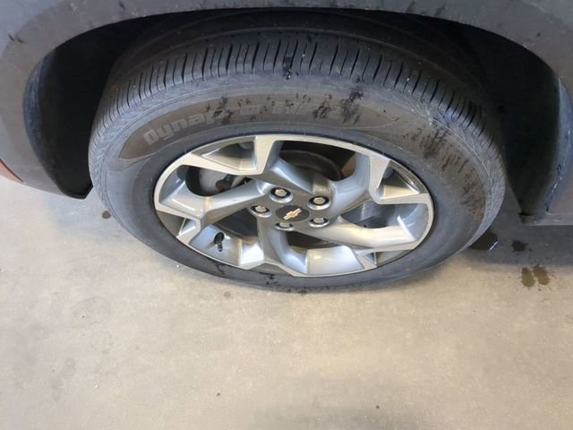Used 2025 Chevrolet Trax LT w/ LT Convenience Package image 3