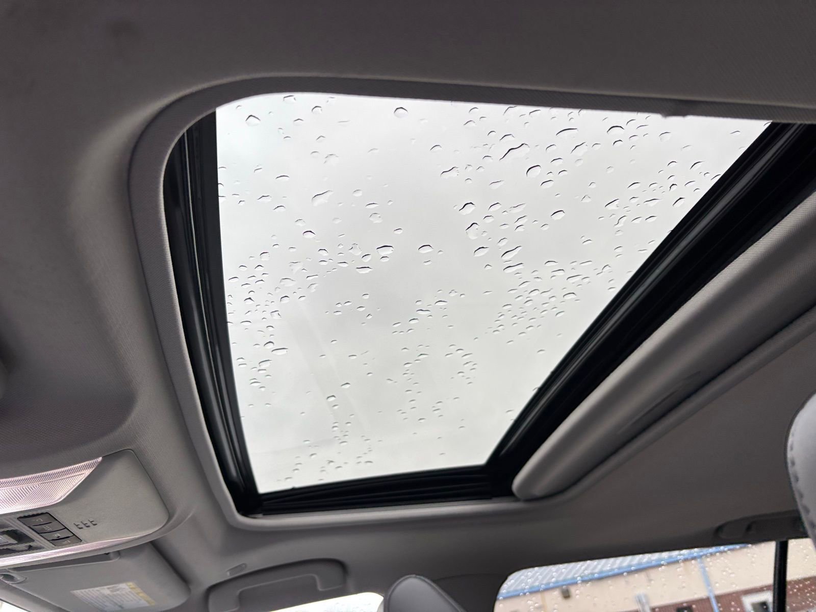 Used 2023 Toyota RAV4 Limited AWD/4WD image 4