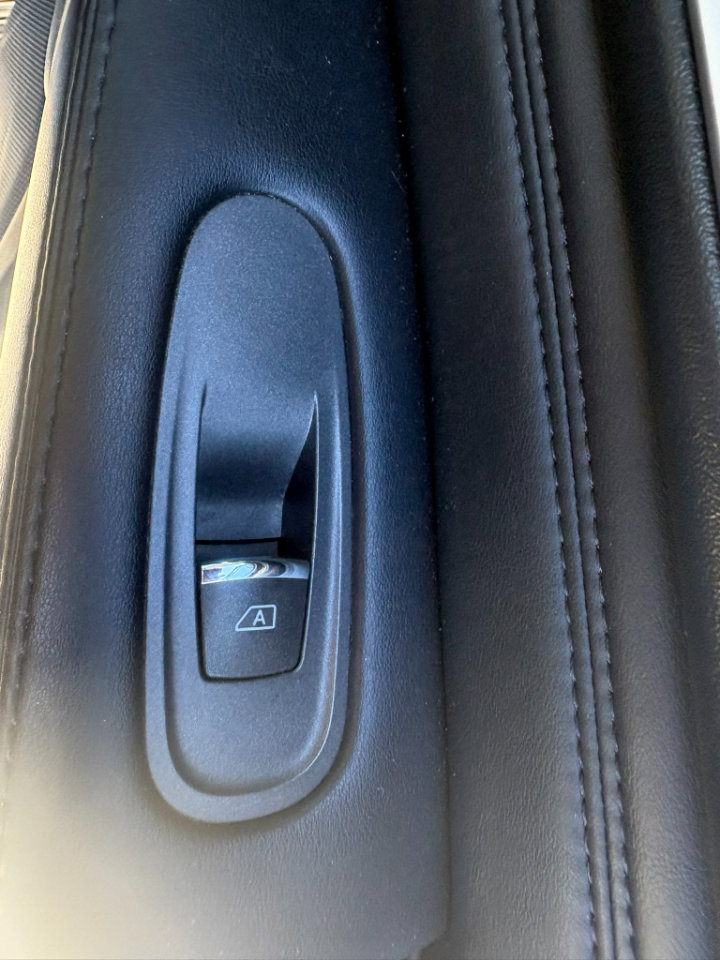 Used 2014 INFINITI QX60 FWD w/ Deluxe Touring Package image 36