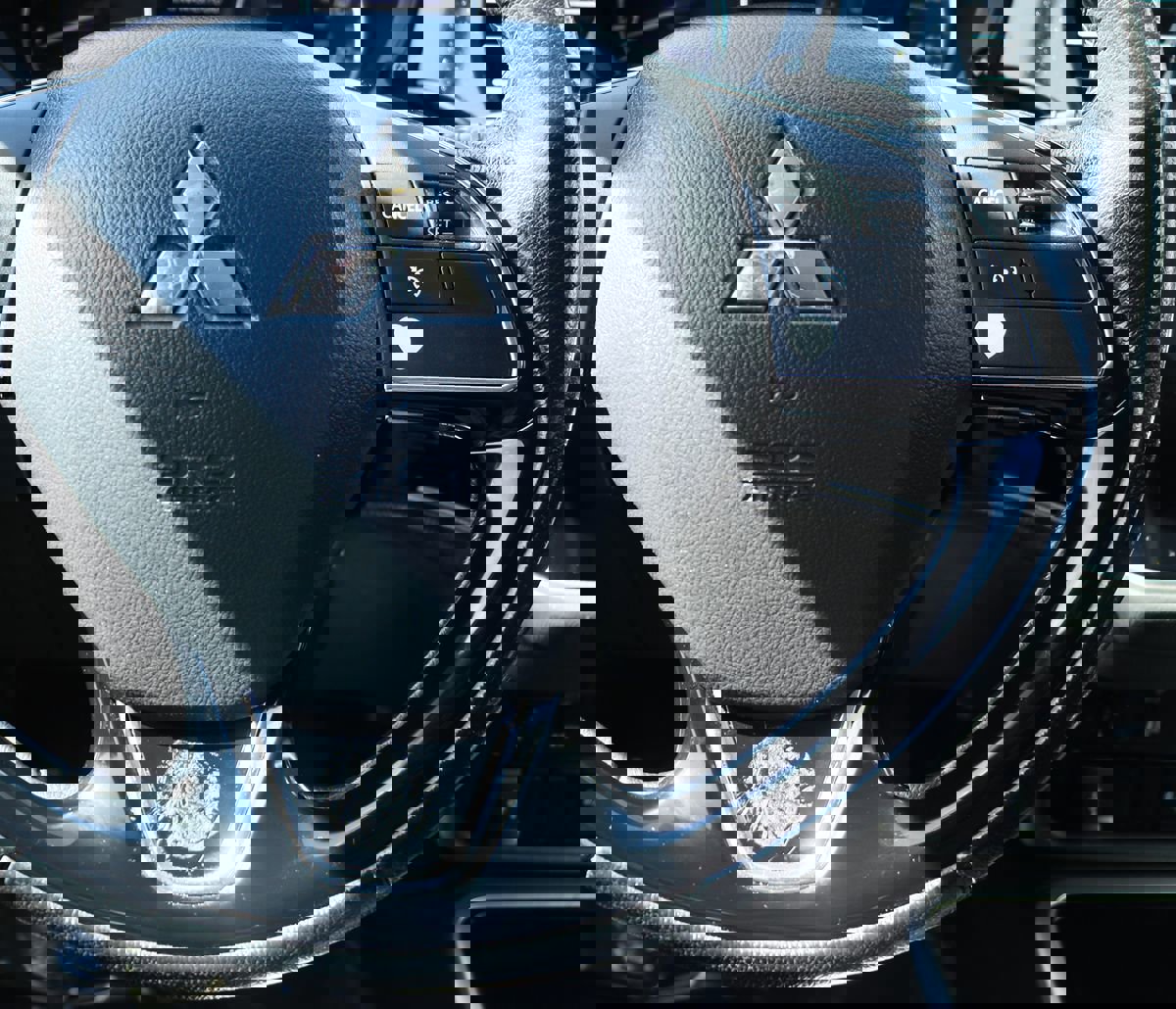 Used 2020 Mitsubishi Outlander SE image 58