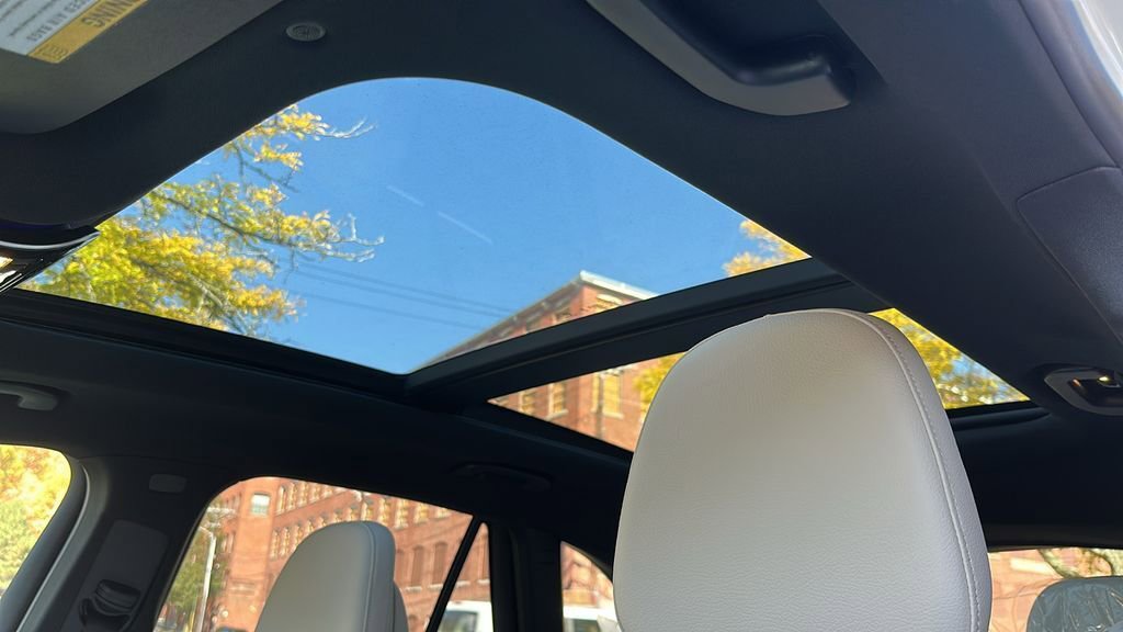 Used 2025 Mercedes-Benz GLC 300 4MATIC image 21