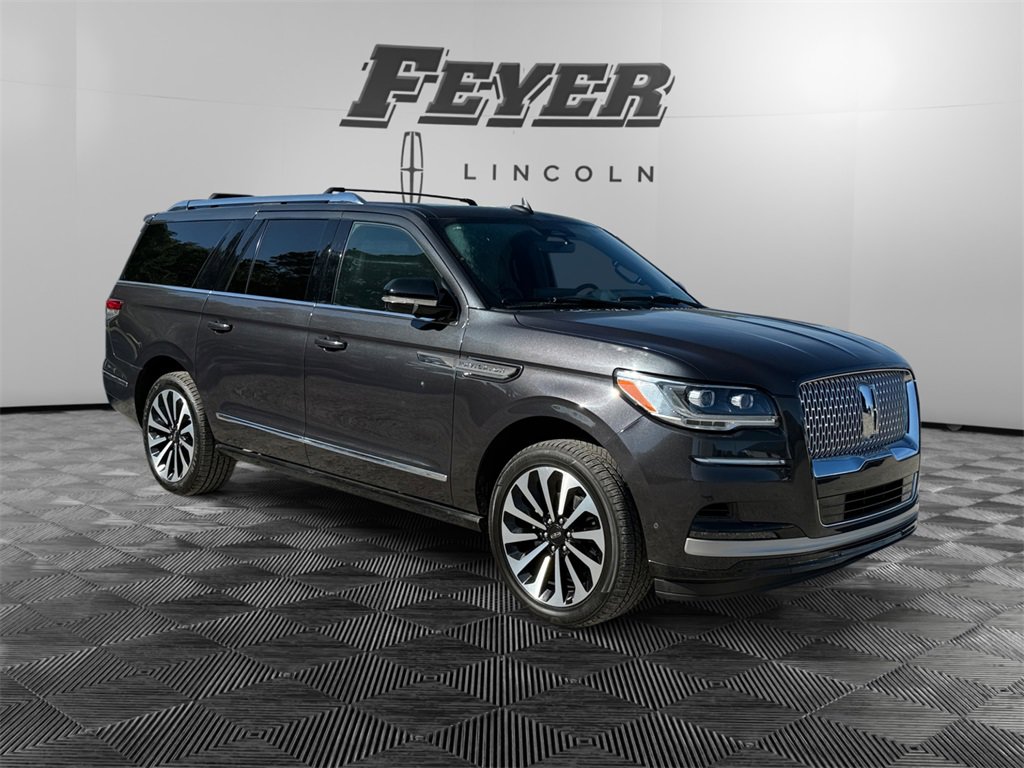 Used 2024 Lincoln Navigator L Reserve image 3