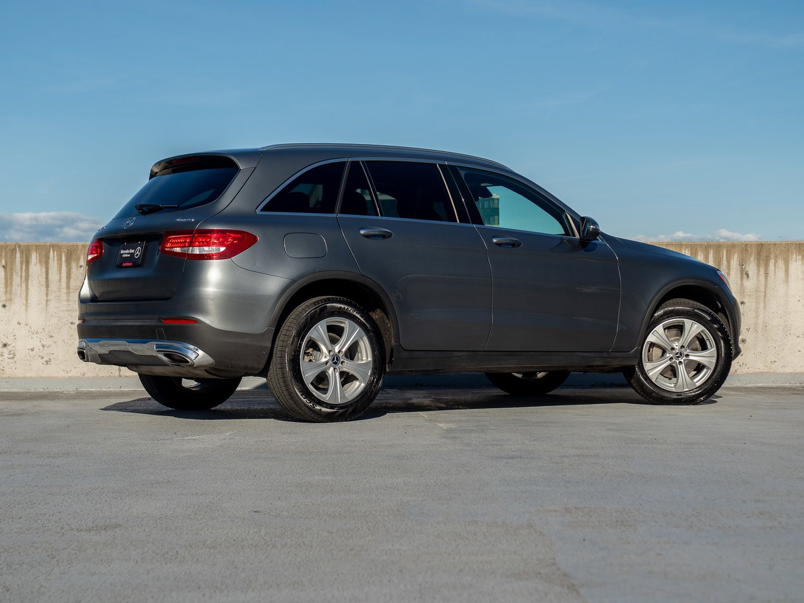 Used 2017 Mercedes-Benz GLC 300 4MATIC image 4